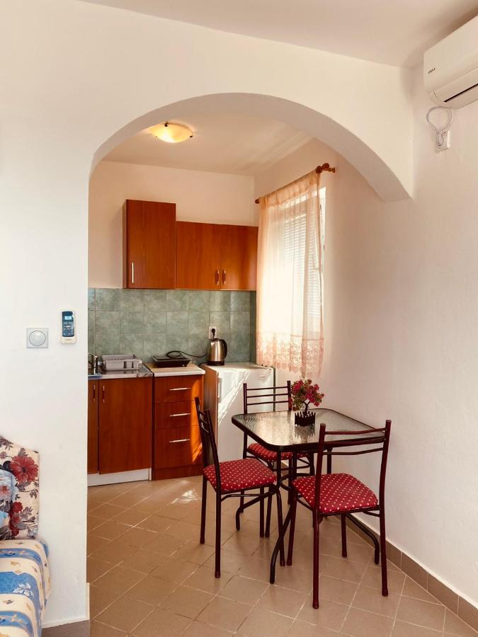 באר Djonovic Apartments מראה חיצוני תמונה