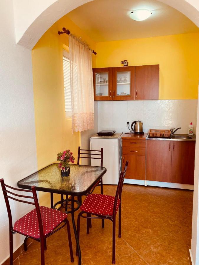 באר Djonovic Apartments מראה חיצוני תמונה